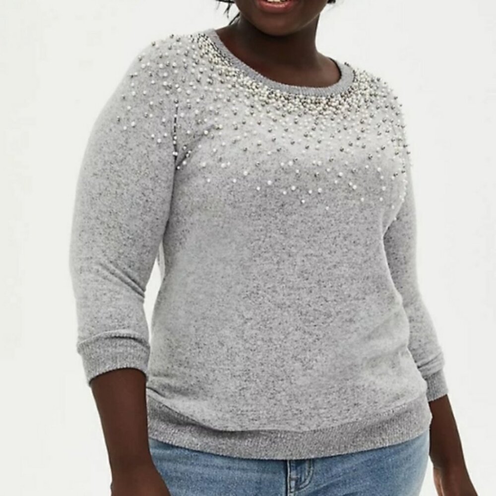 Torrid SUPER SOFT PLUSH LIGHT GREY FAUX PEARL CREW SWEATSHIRT NWT sz 3